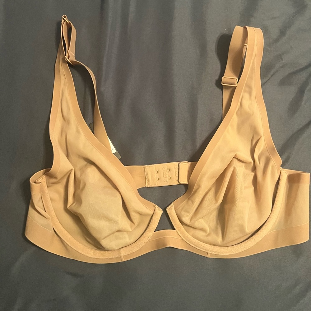 SKIMS bra never worn 38C in HONEY
